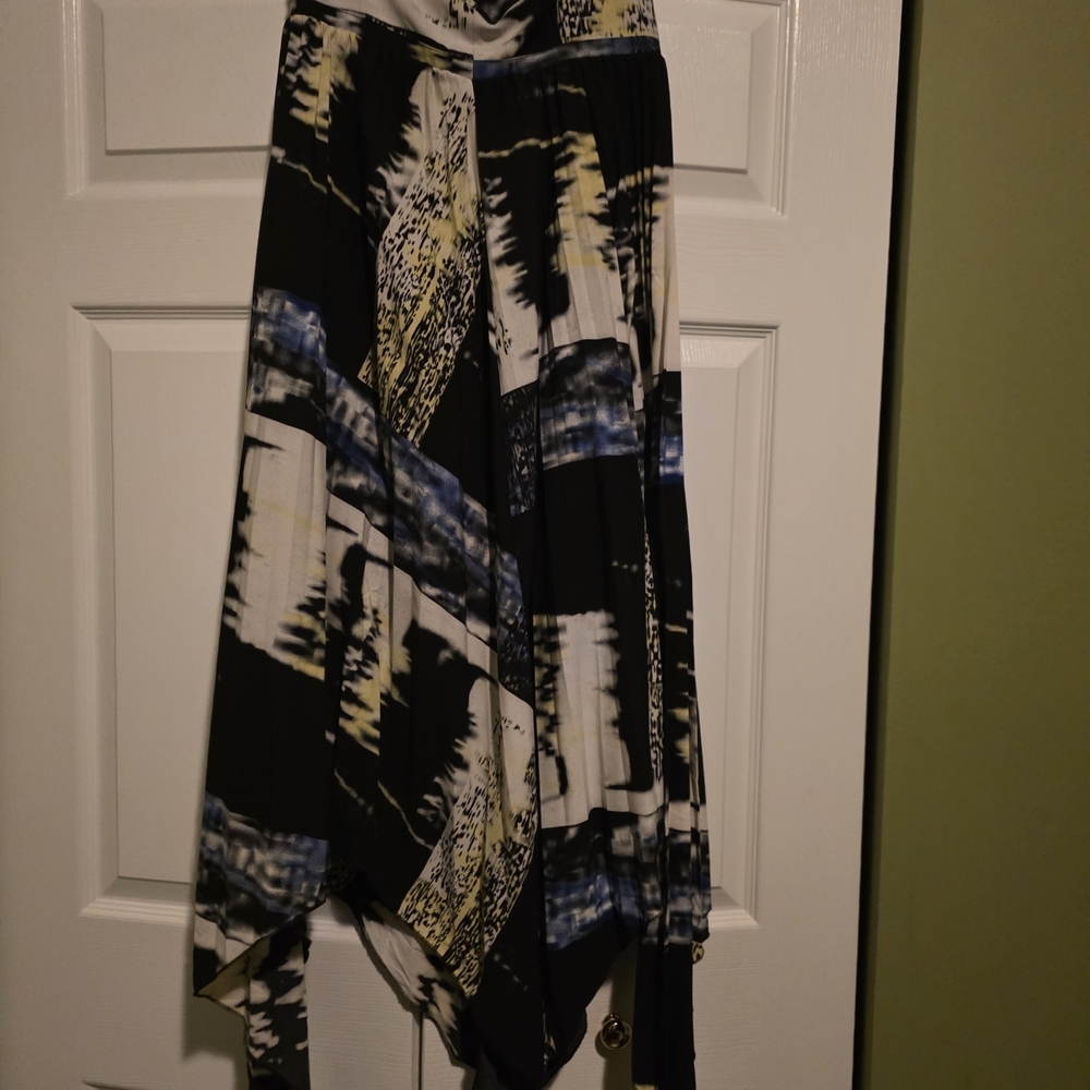 FLASH SALE- Asymmetrical Abstract Print Skirt - Picture 2 of 9